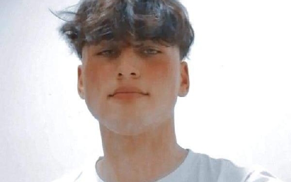 Denizde boğulma tehlikesi geçiren lise öğrencisi 9 günlük yaşam savaşını kaybetti 1 Denizde boğulma tehlikesi geçiren lise öğrencisi 9 günlük yaşam savaşını kaybetti