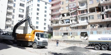Depremde yıkılan 48 kişinin yaşamını yitirdiği Sözel Apartmanı ile ilgili 3 tahliye