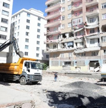 Depremde yıkılan 48 kişinin yaşamını yitirdiği Sözel Apartmanı ile ilgili 3 tahliye 2 Depremde yıkılan 48 kişinin yaşamını yitirdiği Sözel Apartmanı ile ilgili 3 tahliye