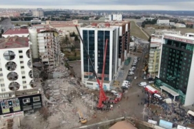 Depremde yıkılan 89 kişinin öldüğü Galeria Sitesi sakinlerine 6 ay sonra elektrik faturası 18 Depremde yıkılan 89 kişinin öldüğü Galeria Sitesi sakinlerine 6 ay sonra elektrik faturası
