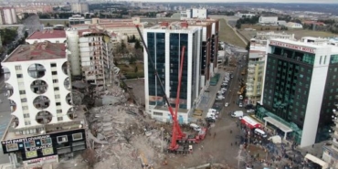 Depremde yıkılan 89 kişinin öldüğü Galeria Sitesi sakinlerine 6 ay sonra elektrik faturası