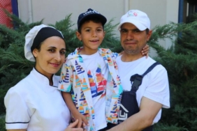 Depremzede Erdem lösemiyi yendi ailesiyle yeni bir hayata başladı