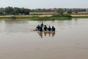 Dicle Nehri'nde kaybolmuştu; 34 saat sonra cansız bedeni bulundu 11 Dicle Nehrinde kaybolmuştu 34 saat sonra cansız bedeni bulundu