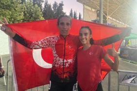 Dilek Koçaktan 1500 metrede altın madalya