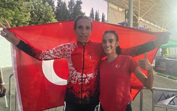 Dilek Koçaktan 1500 metrede altın madalya