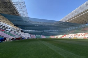 Diyarbakır Stadyumunun çimleri sıcaktan perdeleme ve fan yöntemi ile korunuyor