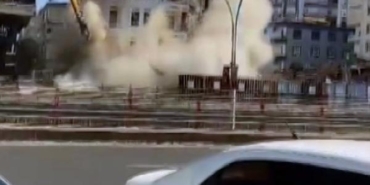 Diyarbakırda ağır hasarlı bina yıkım sırasında çöktü