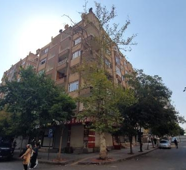 Diyarbakırda ağır hasarlı binaların yıkımı için 2 cadde trafiğe kapatıldı