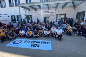 Diyarbakırda meslektaşları saldırıya uğrayan sağlıkçılardan oturma eylemi