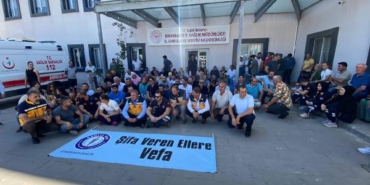 Diyarbakır’da meslektaşları saldırıya uğrayan sağlıkçılardan oturma eylemi 36 Diyarbakırda meslektaşları saldırıya uğrayan sağlıkçılardan oturma eylemi