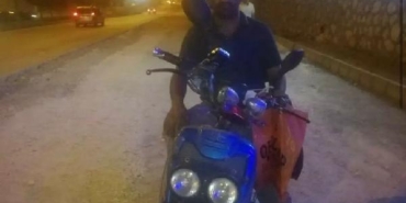 Diyarbakırda otomobilin çarptığı motosiklet sürücüsü ağır yaralandı Ek Fotoğraflar