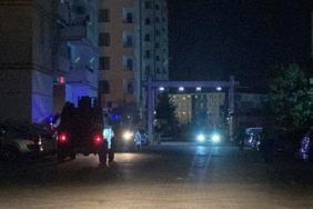 Diyarbakırda sitedeki kavgaya müdahale eden polis bıçakla yaralandı 4 gözaltı