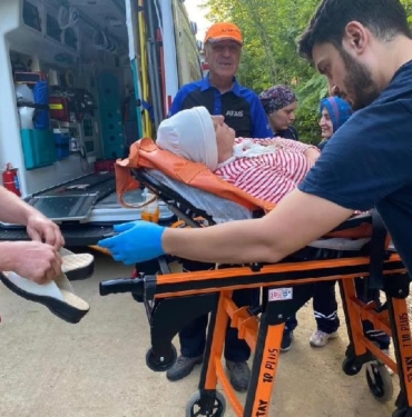 Doğa yürüyüşünde düşerek yaralanan kadını AFAD ve itfaiye kurtardı