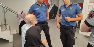 Dolandırılmaktan banka çalışanlarının dikkati sayesinde kurtuldu 26 Dolandırılmaktan banka çalışanlarının dikkati sayesinde kurtuldu