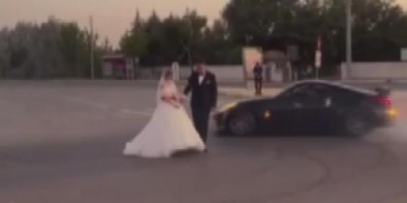 Drift atarak düğüne giden sürücüye 20 bin 342 TL ceza 8 Drift atarak düğüne giden sürücüye 20 bin 342 TL ceza