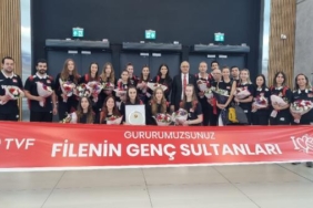 Dünya 2ncisi U19 Kız Milli Voleybol Takımına coşkulu karşılama