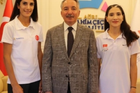 Dünya Üniversite Yaz Oyunlarına damga vuran AİÇÜlü sporcuların hedefi 2024 Paris Olimpiyat Oyunları