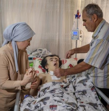 Düştüğü akarsuda beyni hasar görünce yatağa bağımlı hale geldi 7 Düştüğü akarsuda beyni hasar görünce yatağa bağımlı hale geldi