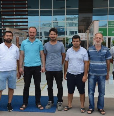 Duvarlarında çatlaklar oluşan binada oturanlar belediyeden yardım istedi