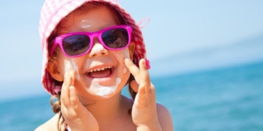 Egzamalı çocukların yazı daha keyifli geçirmesinin 5 yolu 11 Egzamalı çocukların yazı daha keyifli geçirmesinin 5 yolu