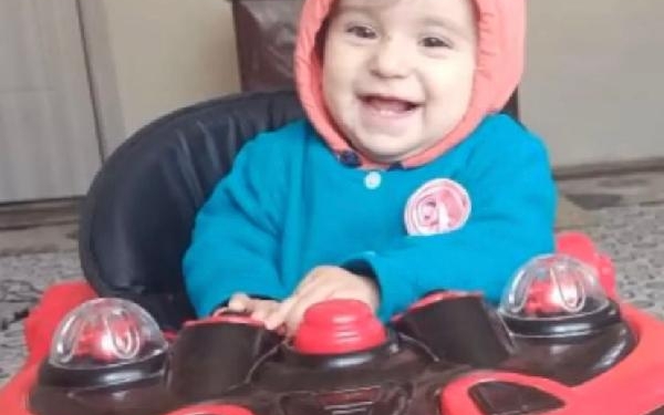 Ehliyetsiz sürücünün hafif ticari araçla çarptığı 3 yaşındaki Berçem öldü