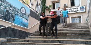 Ek bilgi ve fotoğrafla Cumhurbaşkanı Erdoğanın sesini taklit ederek dolandırıcılık yapmaya çalışan şüpheli tutuklandı