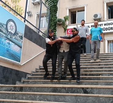 Ek bilgi ve fotoğrafla Cumhurbaşkanı Erdoğanın sesini taklit ederek dolandırıcılık yapmaya çalışan şüpheli tutuklandı