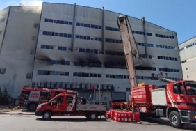 Ek fotoğraflar Arnavutköyde fabrikada çıkan yangın 13 saat sonra kontrol altına alındı
