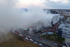 ek fotoğraflar Arnavutköyde fabrikadaki yangın sürüyor