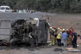Ek fotoğraflar-Eyüpsultanda otobüs devrildi çok sayıda yaralı var