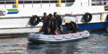 (Ek fotoğraflarla) Eminönü'nde denize düşen otobüsü çıkarma çalışmaları başladı 9 Ek fotoğraflarla Eminönünde denize düşen otobüsü çıkarma çalışmaları başladı