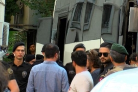 Ek fotoğraflarla-Esenyurtta 2 kişinin öldüğü saldırıyla ilgili adliye sevk edilenlerden 3ü tutuklandı