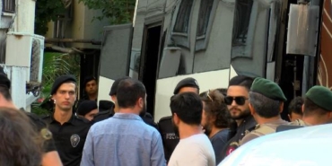 Ek fotoğraflarla-Esenyurtta 2 kişinin öldüğü saldırıyla ilgili adliye sevk edilenlerden 3ü tutuklandı