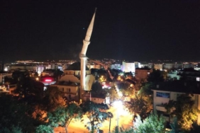 Elazığda hasarlı cami minaresi kontrollü olarak yıkıldı