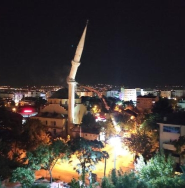 Elazığda hasarlı cami minaresi kontrollü olarak yıkıldı