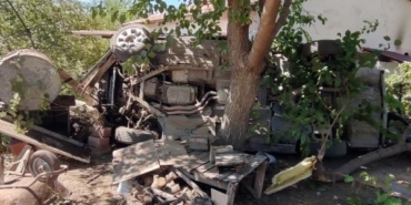Elazığ’da otomobil yol kenarındaki bahçeye uçtu: 7 yaralı 6 Elazığda otomobil yol kenarındaki bahçeye uçtu 7 yaralı