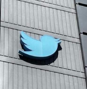 Elon Musk Twitterın ofis eşyalarını açık artırmayla satışa çıkartıyor