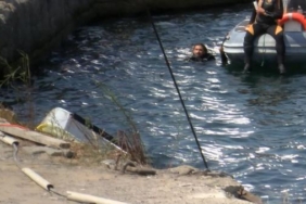 Eminönünde denize düşen otobüs 6 saat süren çalışmanın ardından çıkarıldı