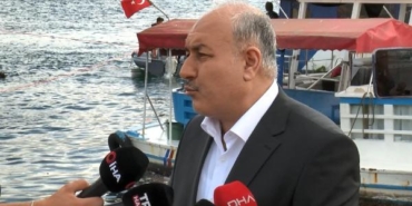 Eminönü'nde denize düşen otobüsü çıkarma çalışmaları başladı 16 Eminönünde denize düşen otobüsü çıkarma çalışmaları başladı