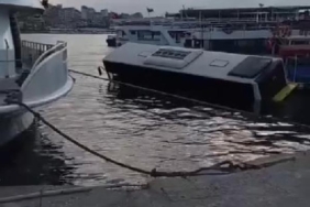 Eminönü'nde İETT otobüsü denize düştü-1 40 Eminönünde İETT otobüsü denize düştü-1