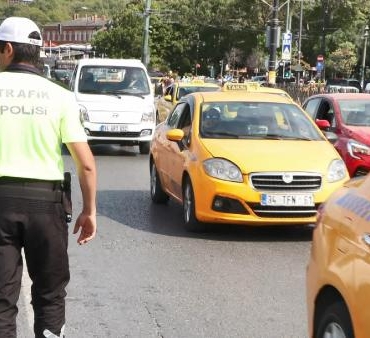 Eminönü'nde taksi ve korsan taşımacılık denetimi 3 Eminönünde taksi ve korsan taşımacılık denetimi