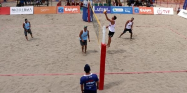 Erciyeste 2 bin 200 rakımda plaj voleybolu