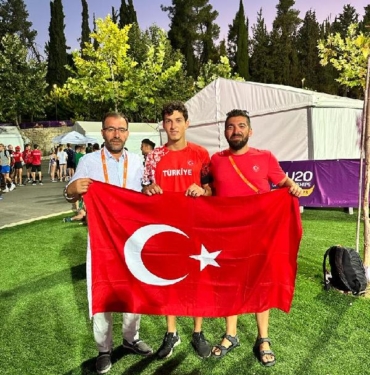 Erdem Tilkiden sırıkla atlamada bronz madalya