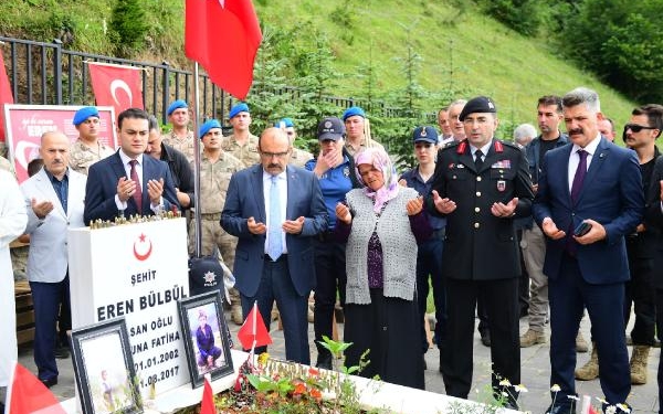 Eren Bülbül şahadetinin 6ncı yıl dönümünde kabri başında anıldı