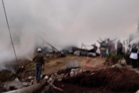 Erzurum'da bir evde çıkan yangın, bitişiktekilere de sıçradı