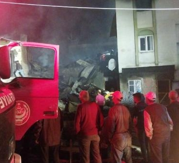 Erzurum'da bir evde çıkan yangında alevlerin sıçradığı 7 ev ve 8 ahır kül oldu (2)