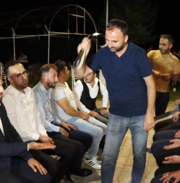 Erzurum'da 'kısır gecesi'; damat ile sağdıcı kemerle dövdüler 8 Erzurumda kısır gecesi damat ile sağdıcı kemerle dövdüler