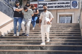 Esenlerde iş yerinin duvarını delerek soydular