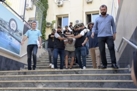 Esenyurt'ta 2 kişiyi öldüren saldırgan saçlarını kesip inşaatta saklanmış 13 Esenyurtta 2 kişiyi öldüren saldırgan saçlarını kesip inşaatta saklanmış