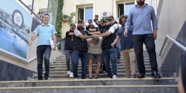 Esenyurt'ta 2 kişiyi öldüren saldırgan saçlarını kesip inşaatta saklanmış 15 Esenyurtta 2 kişiyi öldüren saldırgan saçlarını kesip inşaatta saklanmış